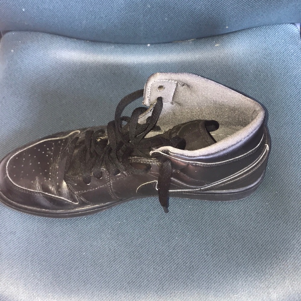 Air Jordan 1s Mid Men Shoes - Picture 2 of 4